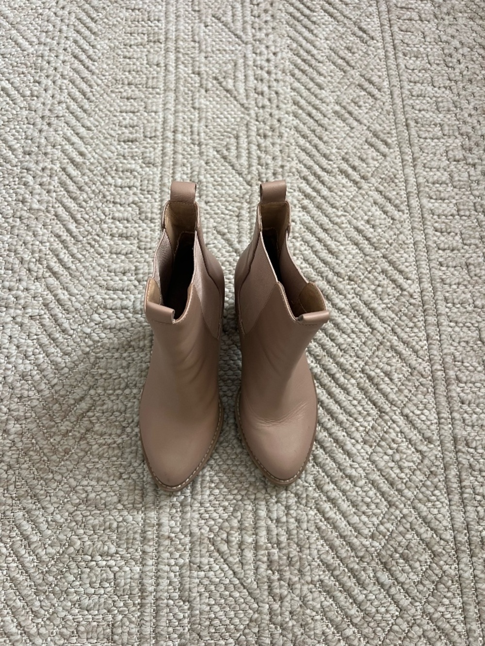 Charles David Nude Leather Chelsea Lug Sole Booties Sz 7